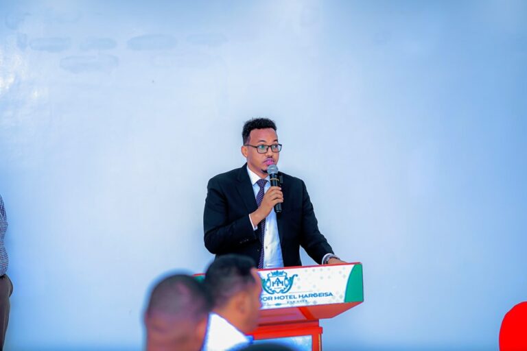Agaasimaha Guud ee Wasaaradda Duulista Hawada oo Furay Tababar Ku Saabsan Hubinta Rakaabka iyo Dokumentiyada ee Madaarka Cigaal
